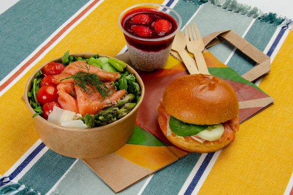 Lunchbag : Bun's, salade & dessert - Poisson
