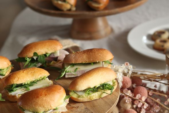 Mini viennois avocat, jambon & fromage