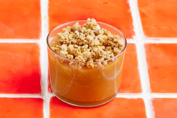 Compote de pomme, granola