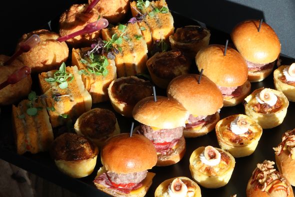 Plateau de fêtes chaud - 30 pièces