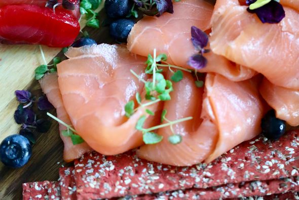 Duo de saumon en planche - 5 convives : 300gr