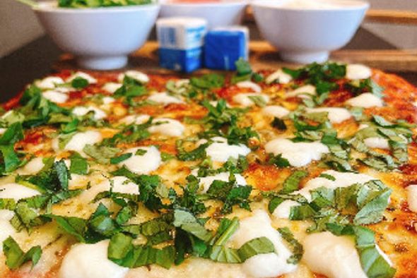 Pizza Mozzarella Basilic - 4 personnes