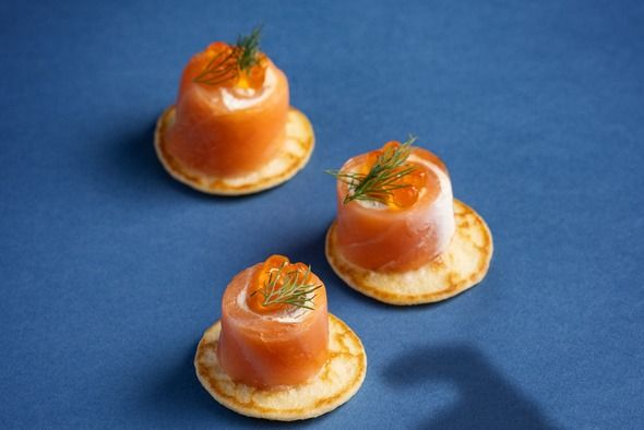 Blinis Saumon, Crème de Wasabi & Œufs Tobiko