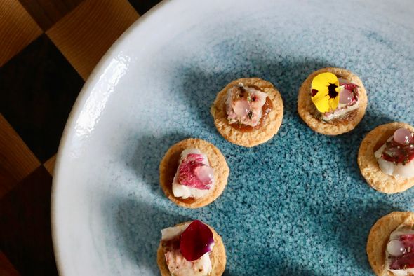 Rouget, Sablé Parmesan & Confit d’Oignon