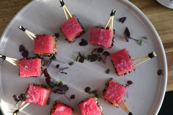 Saumon gravlax de betterave et graine de wasabi