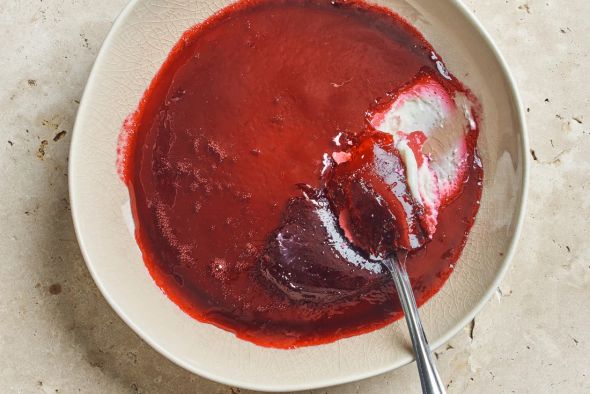 Panna cotta Bissap - gelée à l'hibiscus et menthe