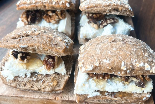 Lot de 15 mini sandwichs Chèvre Noix