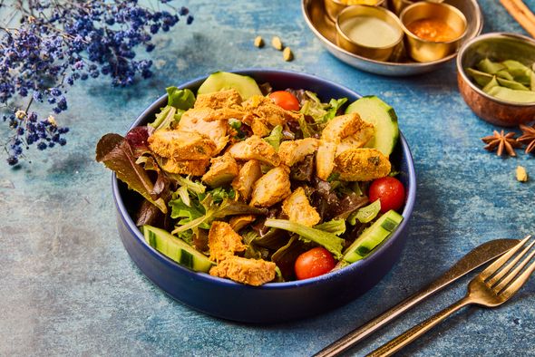 Salade de poulet tikka & crudités croquantes