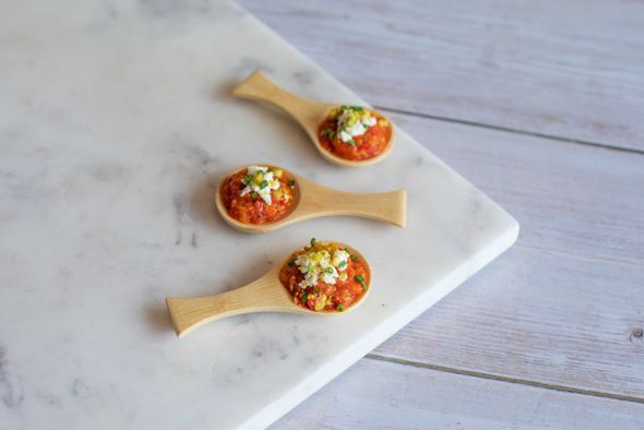 30 Cuillères poivron rouge et dés de feta au cumin