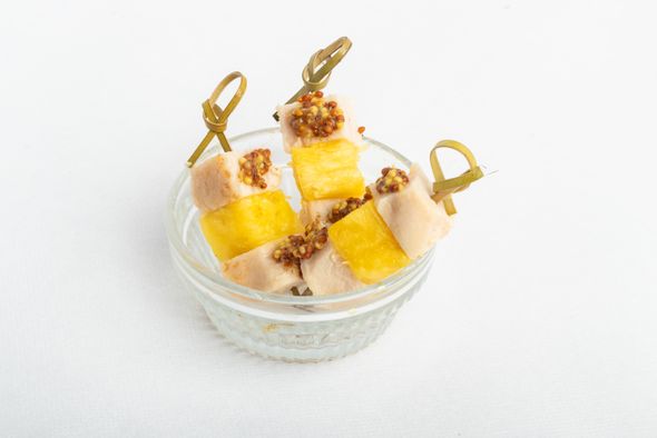 Pics de poulet aux fruits exotiques