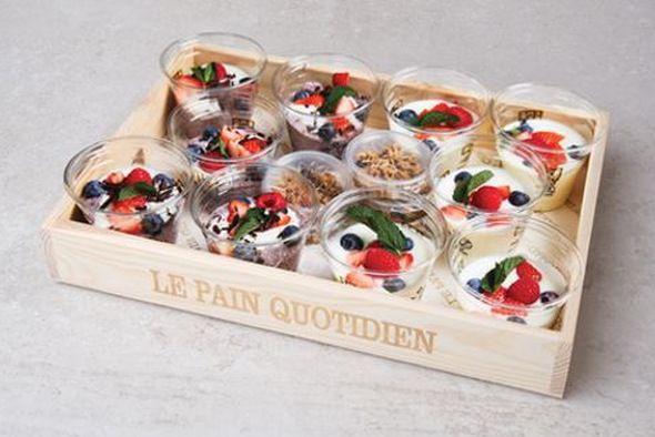 Granola, chia, yaourts et fruits (10 pièces)
